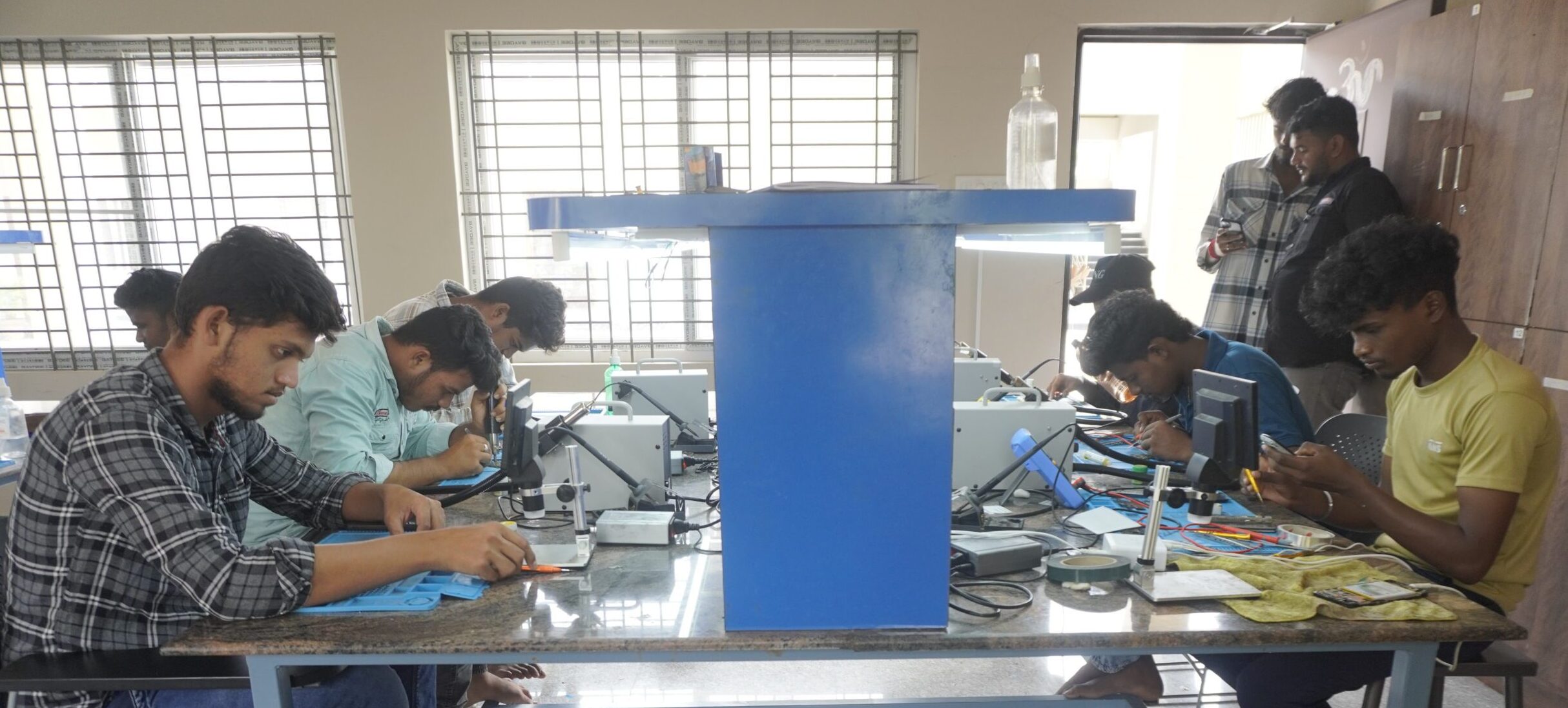 advanced mobile repair training course, mobile repairing course, mobile repair training, mobile repairing near me, mobile repair training near me