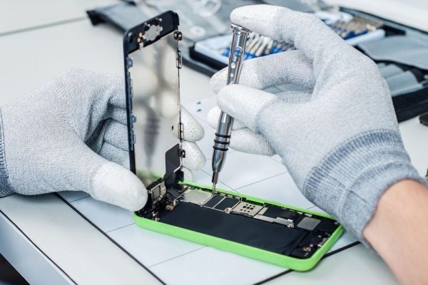 Mobile Repair Technician working